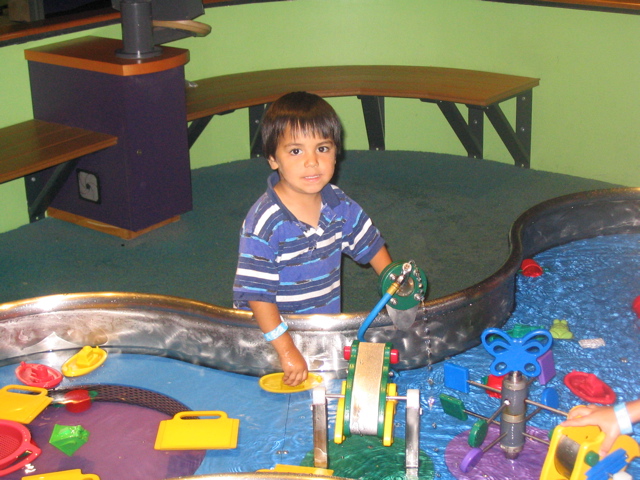 082304 Elias at Baltimore Science Museum